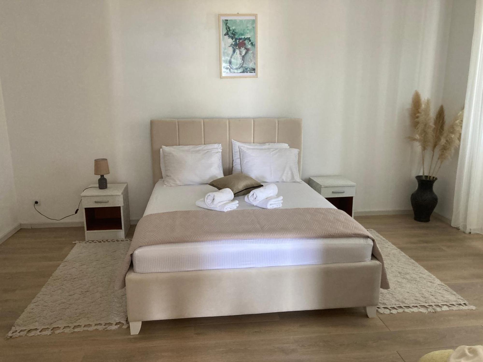 Plaza Stari Grad Pjena Od Mora Budva